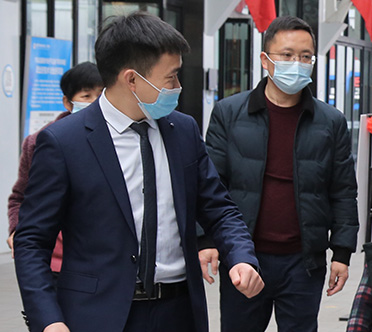 定期與家長溝通學生情況