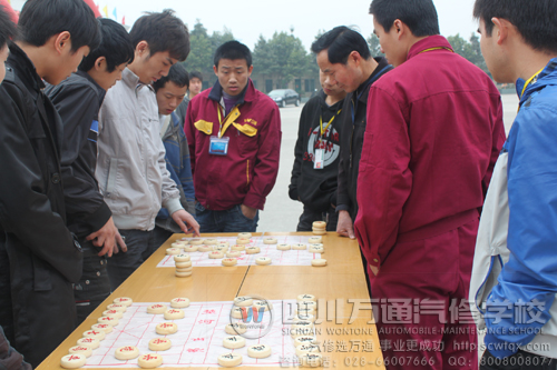 成都萬通汽修學校 象棋博弈比賽火熱進行中