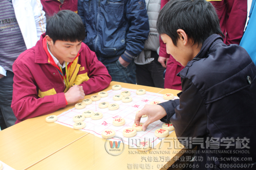 成都萬通汽修學校 每走棋一步都格外小心