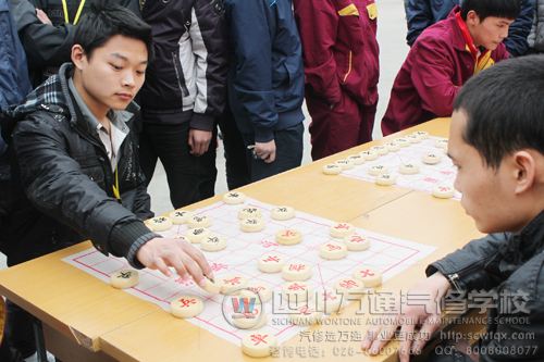 成都萬通汽修學校 自信是打敗對手的更好棋子
