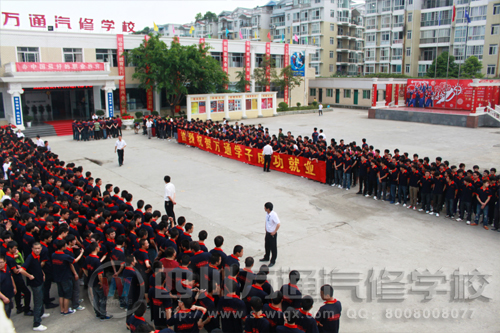 學(xué)生整齊列隊(duì),歡送就業(yè)學(xué)子