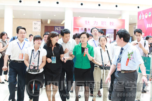 國(guó)家教育部魯昕副部長(zhǎng)參觀成果展