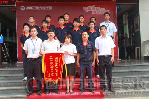 就業學子及用人單位與我校領導合影