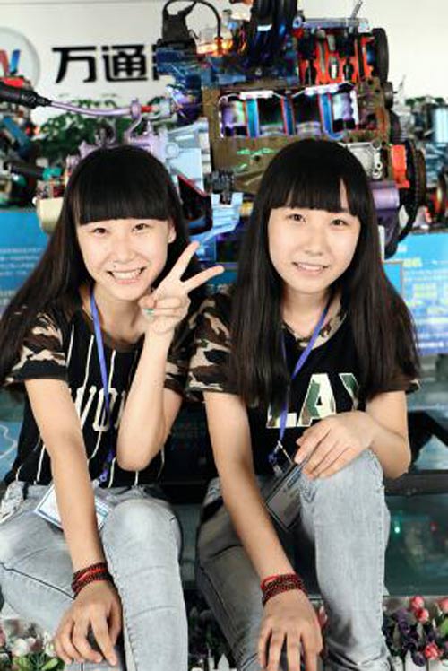 誓做汽修女將 90后姐妹花圓夢萬通