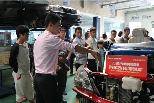 劉老師講解改裝車