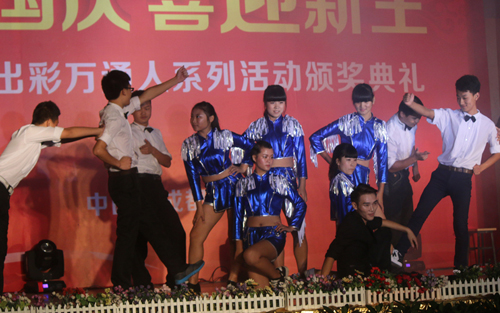 萬通學生精彩演繹《小蘋果》活力四射