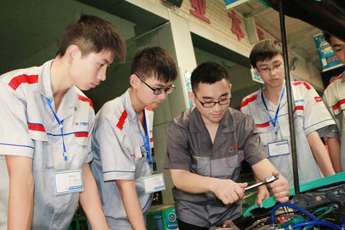 汽車發動機實訓課堂