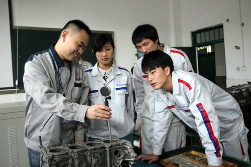 成都萬通學子正專心上課