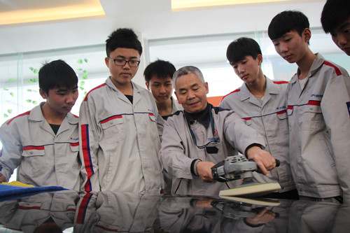 成都萬通汽車學校的學生就業率高