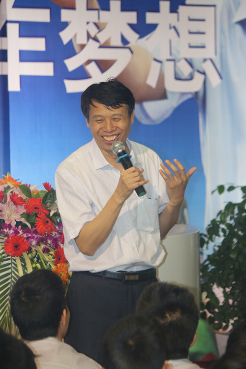 朱軍教授在會(huì)場(chǎng)上生動(dòng)的演講