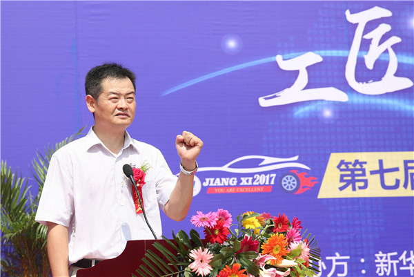 江西萬通汽車學校院長李迎春致歡迎辭