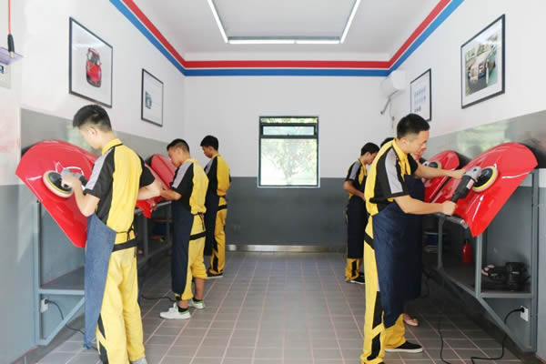 萬通學子漆面護理技巧練習