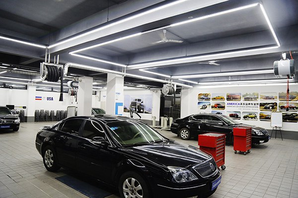 成都萬通汽車學(xué)校國際專修街區(qū) 名車教學(xué)