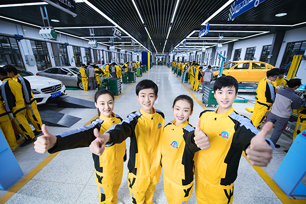 成都萬通培養專業的汽車復合型人才